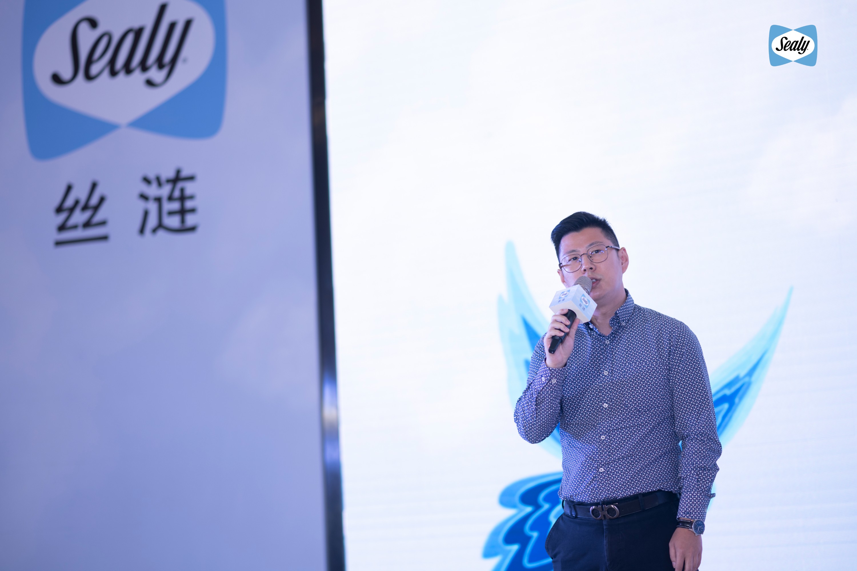 紅星美凱龍軟床事業部總經理楊駿先生致辭