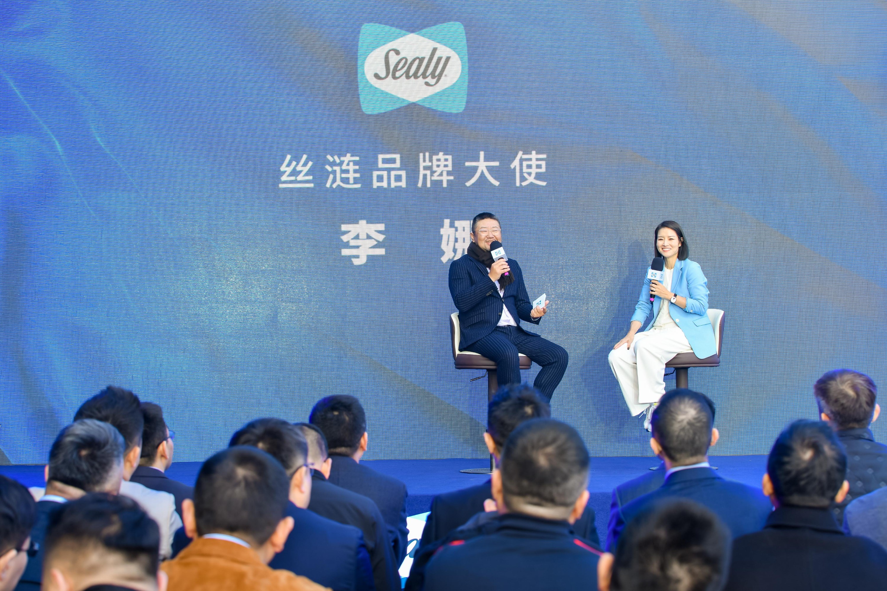 李娜與主持人譯男臺共同講述心路歷程